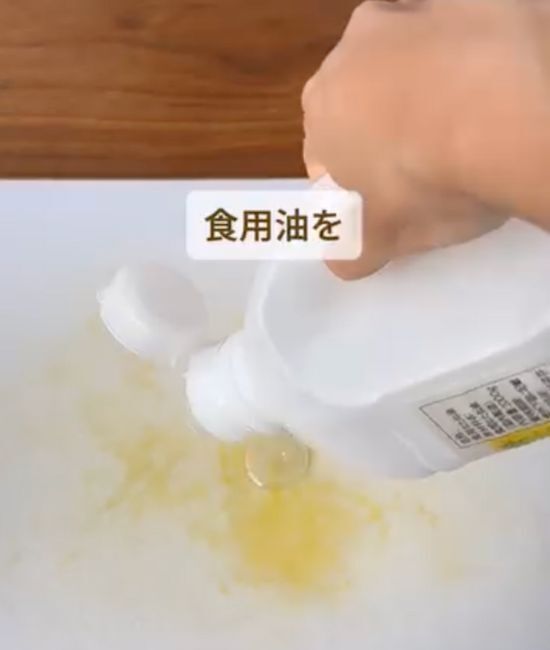 食品汚れはどう落とす？　まな板に付いたニンジンの色素を簡単に落とす裏技