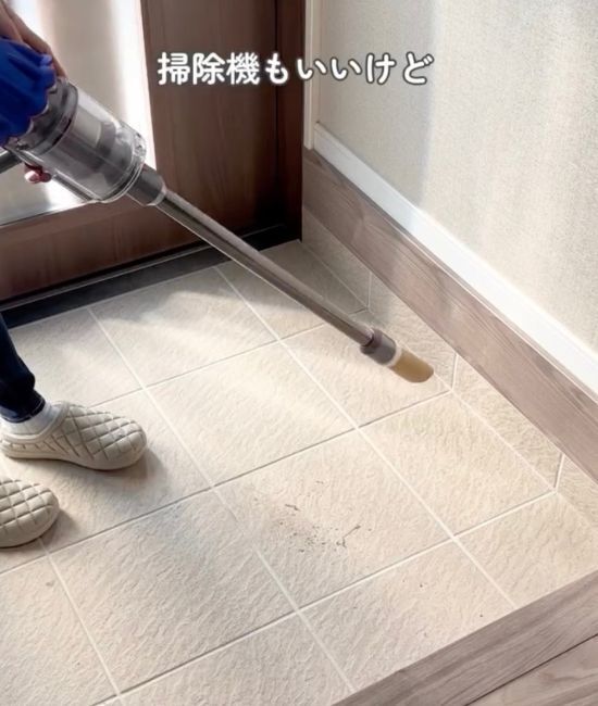 「その手があったか」　ほうきの先にテープを貼ってみたら…