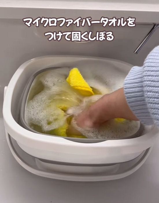 玄関に水を撒く掃除はNG？　正しい方法に「なるほど」「やってみる」