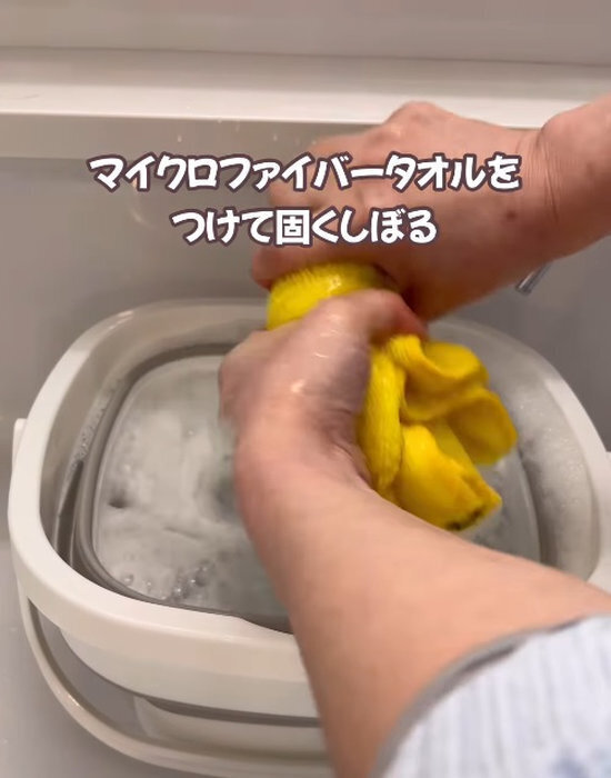 玄関に水を撒く掃除はNG？　正しい方法に「なるほど」「やってみる」