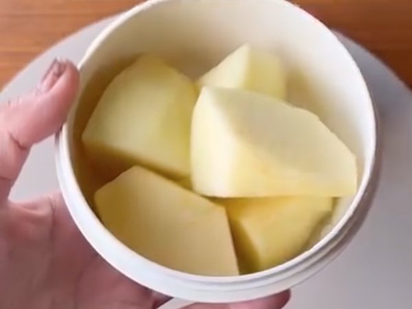 リンゴの変色は防げる！　方法に「なるほど」「すぐにやる」