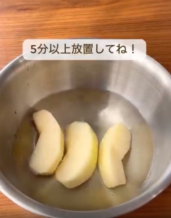 リンゴの変色は防げる！　方法に「なるほど」「すぐにやる」