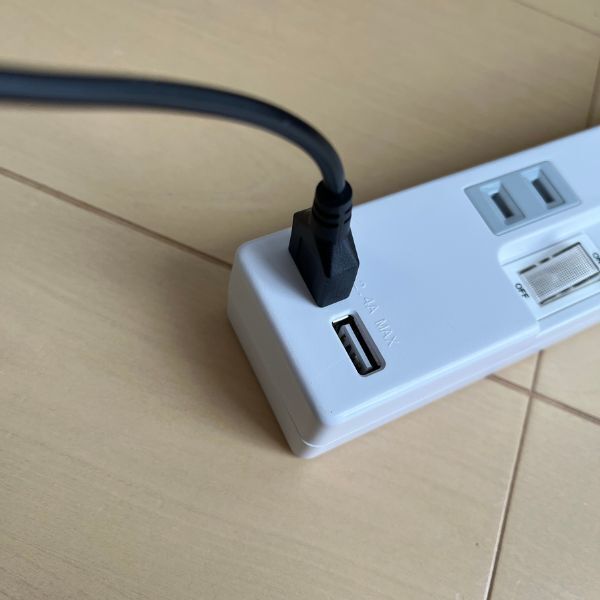 貼っただけで間接照明？　ダイソーの『テープライト』が優秀すぎた