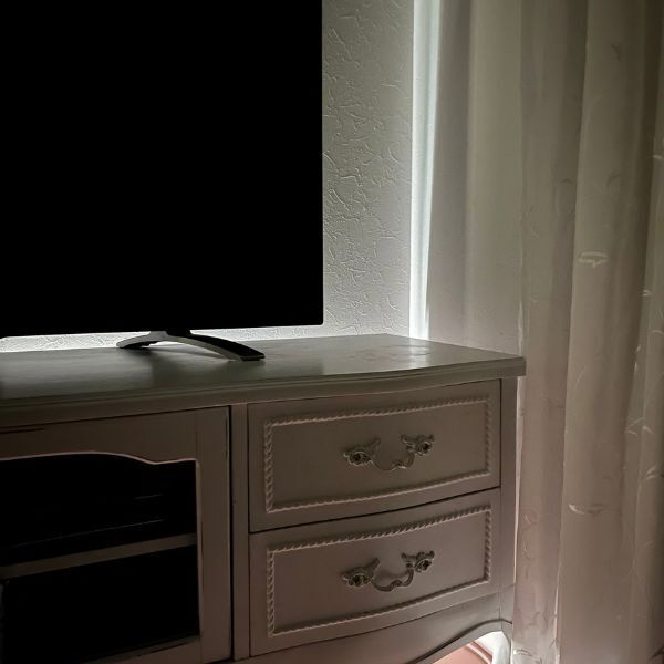 貼っただけで間接照明？　ダイソーの『テープライト』が優秀すぎた