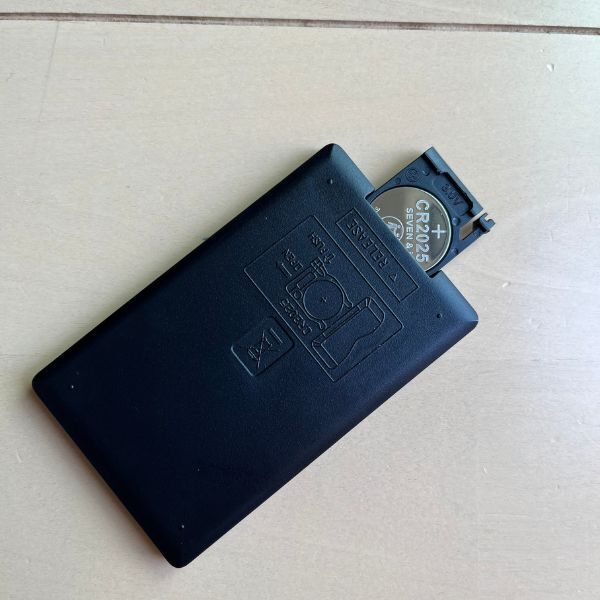 貼っただけで間接照明？　ダイソーの『テープライト』が優秀すぎた