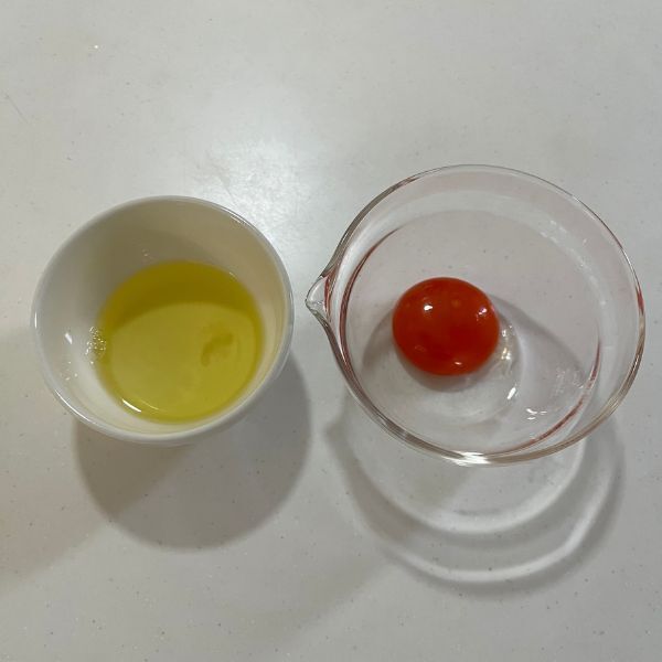 お菓子作りの強い味方！　白身と黄身をきれいに分ける簡単な方法に「感動」