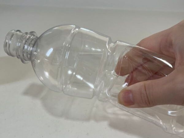 お菓子作りの強い味方！　白身と黄身をきれいに分ける簡単な方法に「感動」