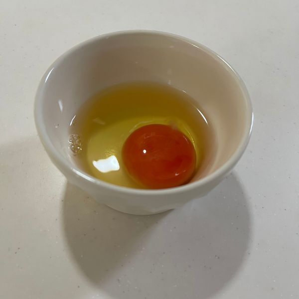 お菓子作りの強い味方！　白身と黄身をきれいに分ける簡単な方法に「感動」