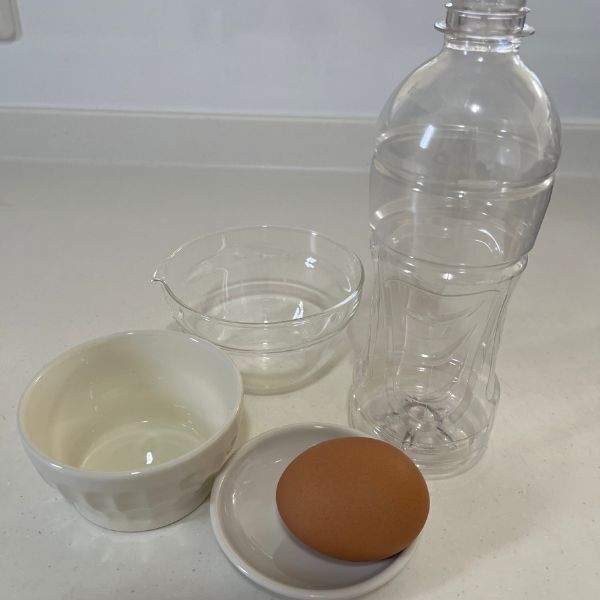 お菓子作りの強い味方！　白身と黄身をきれいに分ける簡単な方法に「感動」