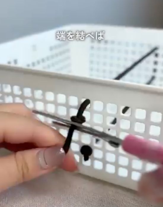 調味料が倒れません　引き出しの収納テクに「めっちゃ便利」「変えてみる」