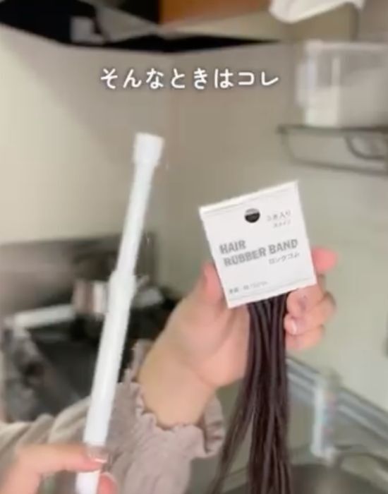 調味料が倒れません　引き出しの収納テクに「めっちゃ便利」「変えてみる」