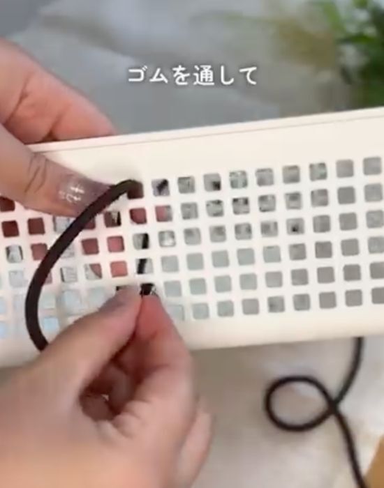 調味料が倒れません　引き出しの収納テクに「めっちゃ便利」「変えてみる」