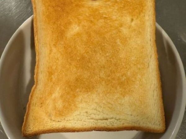 知って得する！　食パンの焼きムラを防ぐ方法に「めっちゃ簡単」