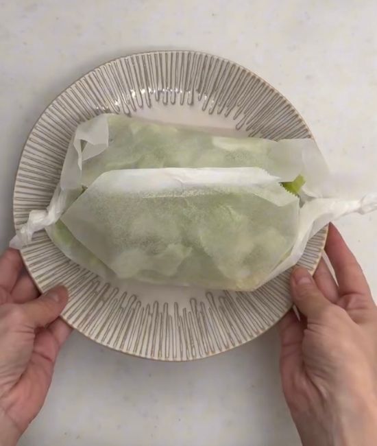 クッキングシートだけ！　フライパン不要の『ズボラ焼きそば』が「簡単すぎる」