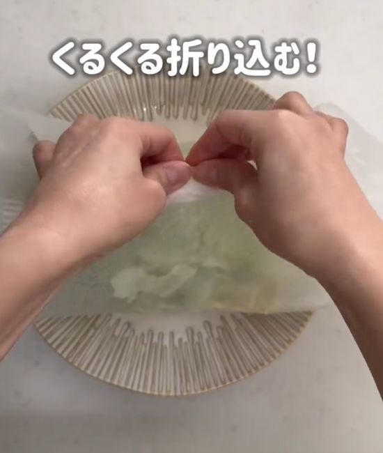 クッキングシートだけ！　フライパン不要の『ズボラ焼きそば』が「簡単すぎる」