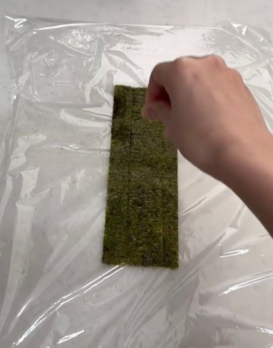 折りたたんで整えるだけ　『握らないおにぎり』の作り方に「爆速」「めちゃ簡単」