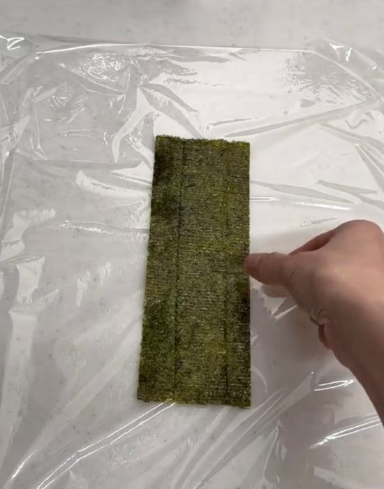 折りたたんで整えるだけ　『握らないおにぎり』の作り方に「爆速」「めちゃ簡単」