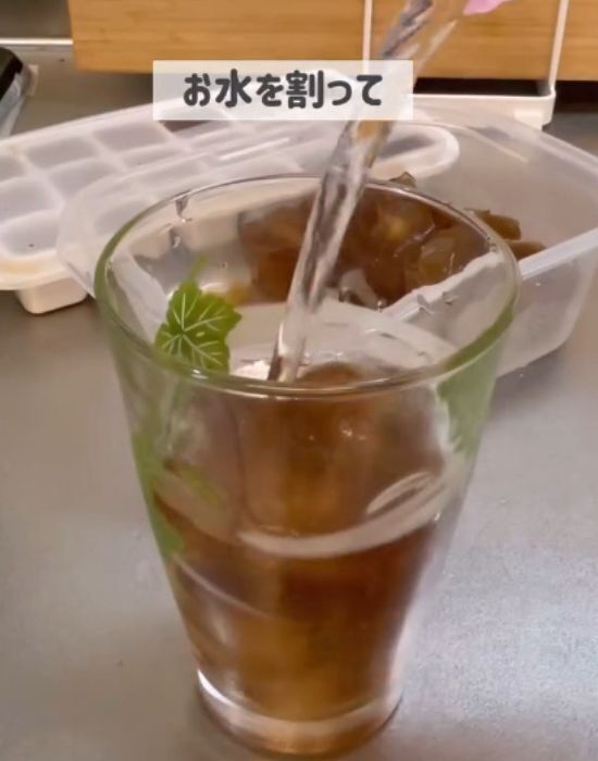 麦茶がすぐになくなるなら？　目からウロコの裏技に「やってみたい」「活躍しそう」