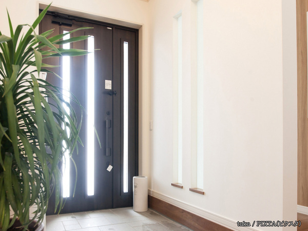 ダイソーの『アクリル棚』　便利な商品に「これはオシャレだ…」