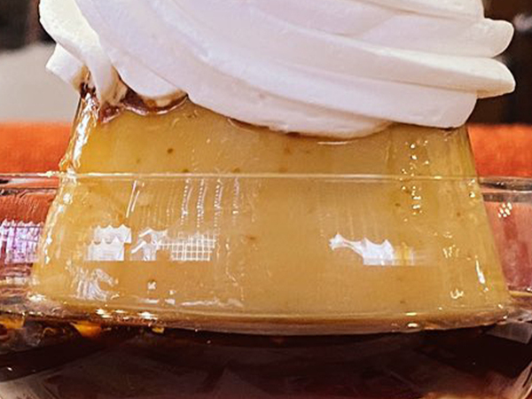 「食べる難易度がハンパない」 喫茶店で運ばれてきたプリンがこちら