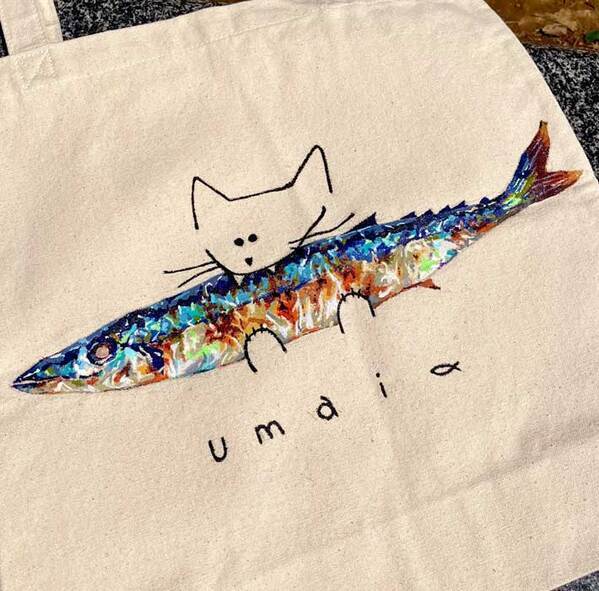 大学生「バッグに絵を描きました」　目を見張るデザインに「拡大して見ちゃった」「すごすぎる」