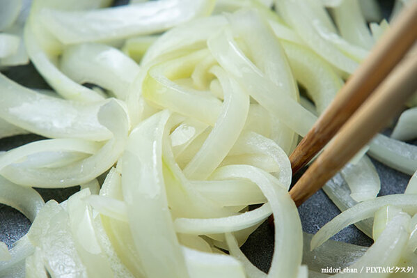 新玉ねぎをスライスしたら…？　ギャル曽根が教えるレシピ３選が、さすがだった