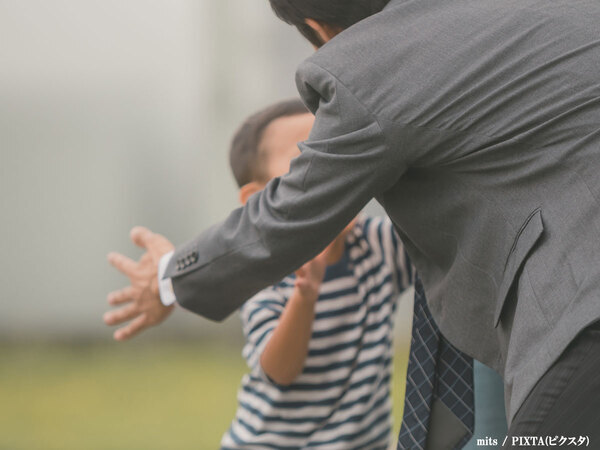 仕事に行く父に、３歳息子が「一応持って行け」と託したものに爆笑！　「お守りかな」「優しさの塊」