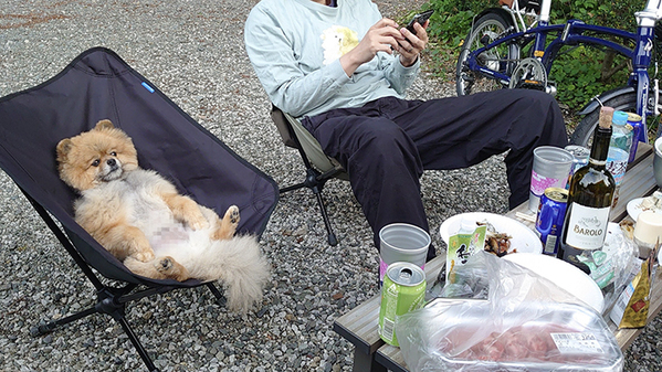 「庭でバーベキューをしました」　メンバーをよく見ると？「馴染みすぎだろ！」「おじさんの貫禄」