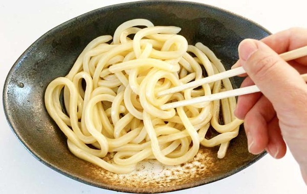 夫「また食べたい！」　調味料２つのうどんレシピ