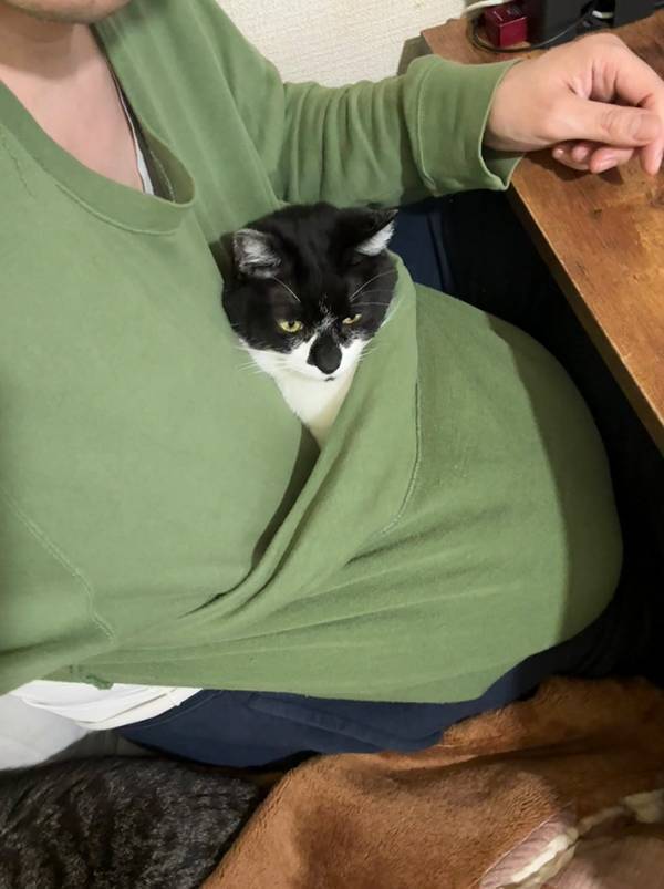 パジャマの首元が伸びてしまったけれど…？　『うらやましい』光景に「笑顔になった」