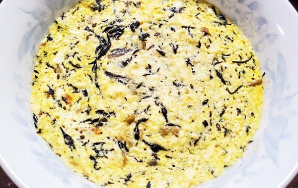 卵と豆腐と混ぜて…？　余ったひじきが「おいしいおかずに大変身！」