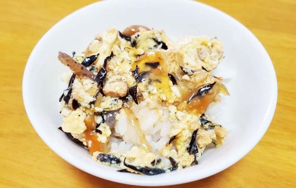 卵と豆腐と混ぜて…？　余ったひじきが「おいしいおかずに大変身！」