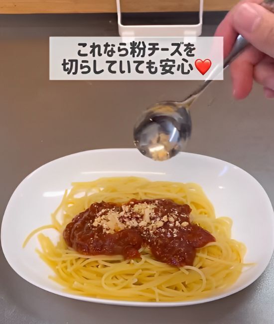 スライスチーズが粉チーズに早替わり！？　驚きのアイディアに「天才」