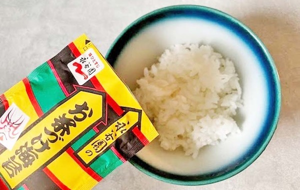 普通に食べるよりもたんぱく質が…　『お茶づけ海苔』のアレンジに「相性抜群だ」