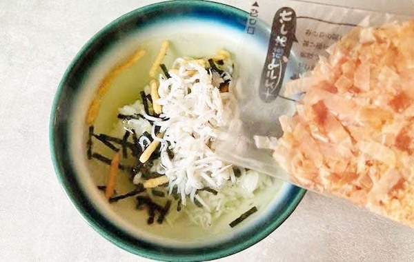 普通に食べるよりもたんぱく質が…　『お茶づけ海苔』のアレンジに「相性抜群だ」