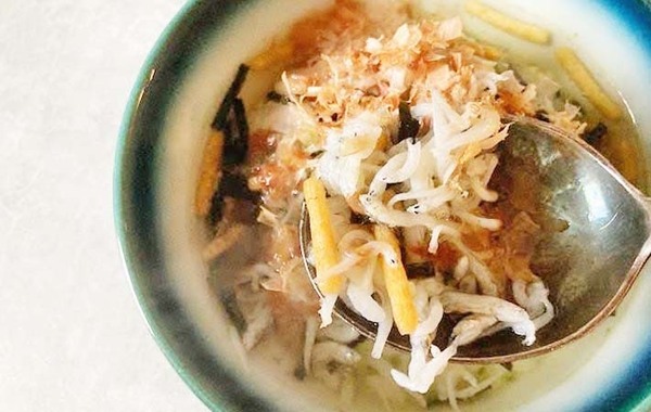 普通に食べるよりもたんぱく質が…　『お茶づけ海苔』のアレンジに「相性抜群だ」