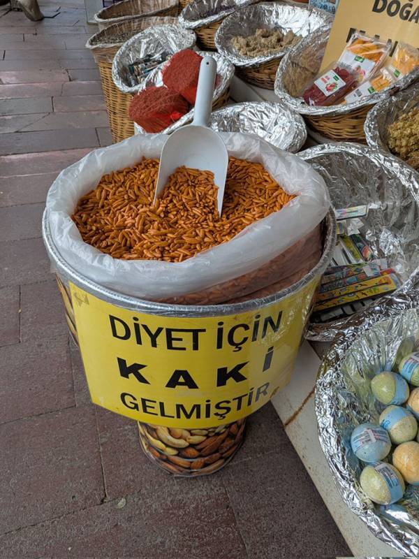 トルコで見つけた『KAKI』の貼り紙　売っていた物が…「え、すごい」「トルコに行きたくなった」