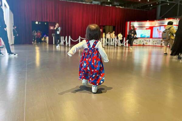 ミャクミャクの服を着た１歳児　万博で声をかけた『人物』が…「なんて幸運」