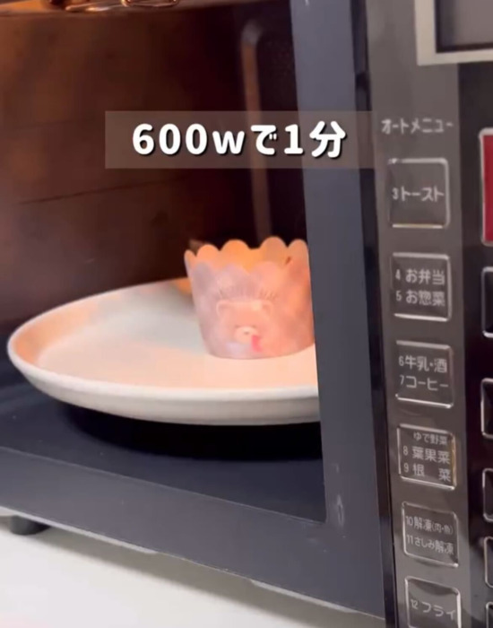 ホットケーキにスーパーカップ！？　爆速マフィンレシピに「大胆な発想」