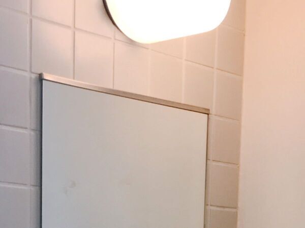 洗面台の鏡が傷付くのはどうして？　意外な原因に「知らなかった」「気を付ける」