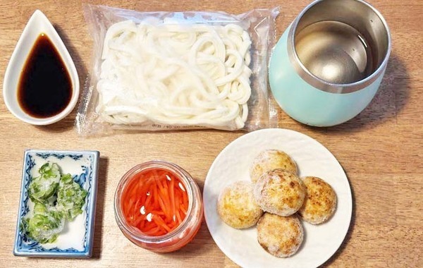 おいしくて夫が「もう単品で食べたくない」　冷凍うどんにトッピングした『食材』は…？