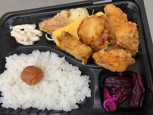 ５００円以下の『高級魚弁当』が？　鮮魚店の謝罪に「バグってる？」「考えられないよ」