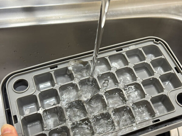 3COINSの製氷器が売り切れ続出！　「控えめに言って神」「これは重宝する」の声