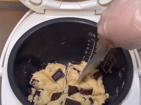 炊飯器でサクふわに！　『スターバックス風チョコスコーン』に「絶対やる」「簡単すぎ」