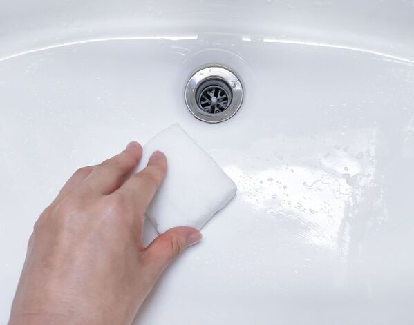 洗面台の黄ばみはどうやって落とす？　企業が教える掃除方法に「なるほど」