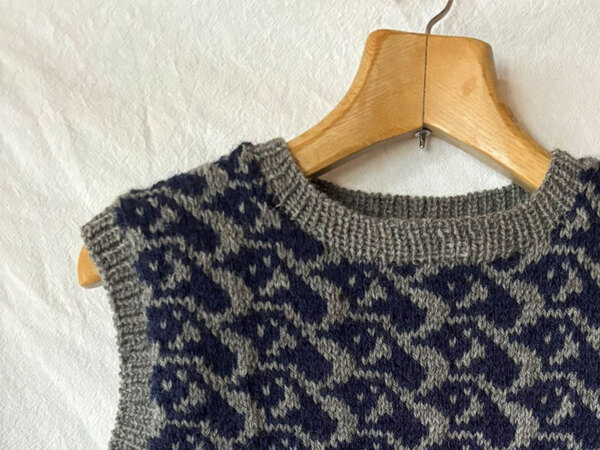 手編みしたニットベスト　裾のほうをよく見ると…「天才ですか？」「販売してほしい」
