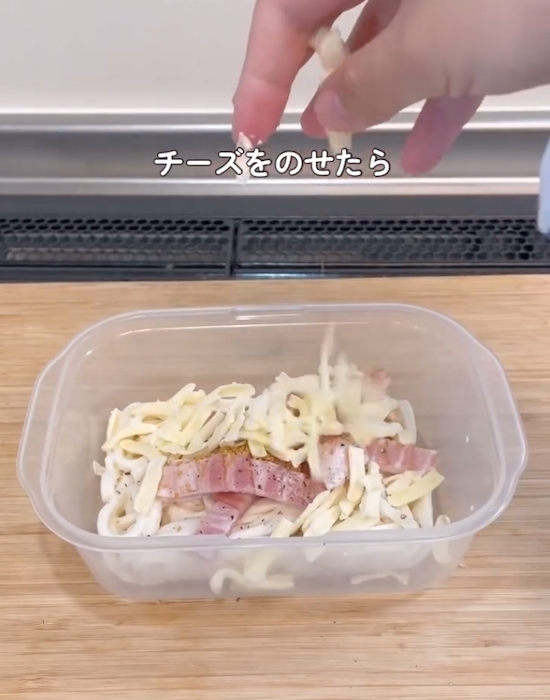 「ヤミツキになるやつ」「超簡単」　冷凍うどんと『一緒』にレンチンした食材が…？