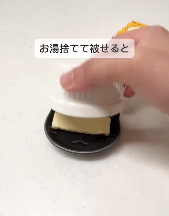 バターは包み紙ごと切って！　意外な裏技に「とてもいい」「コレは便利」