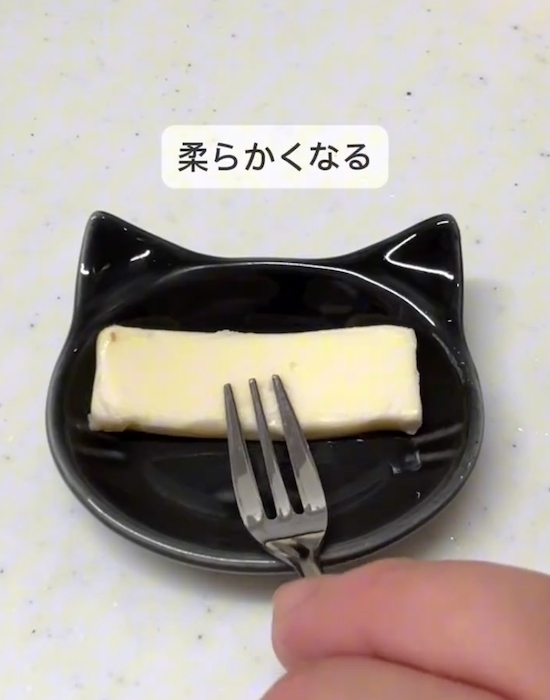 バターは包み紙ごと切って！　意外な裏技に「とてもいい」「コレは便利」