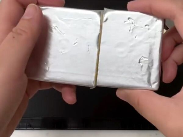 バターは包み紙ごと切って！　意外な裏技に「とてもいい」「コレは便利」